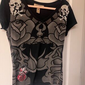 Very cool Ed Hardy women’s tee Size M